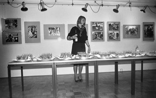 Romualdo Požerskio fotografijų parodos Berlyne galerijoje Friedrichschein atidarymas 1986 m. Iš Romualdo Požerskio asmeninio archyvo